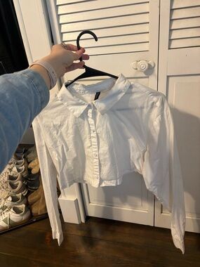 H&M White Cropped Button-Down Shirt